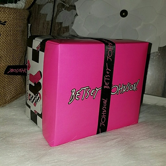 Betsey Johnson cozy socks set of 3 - Picture 4 of 4